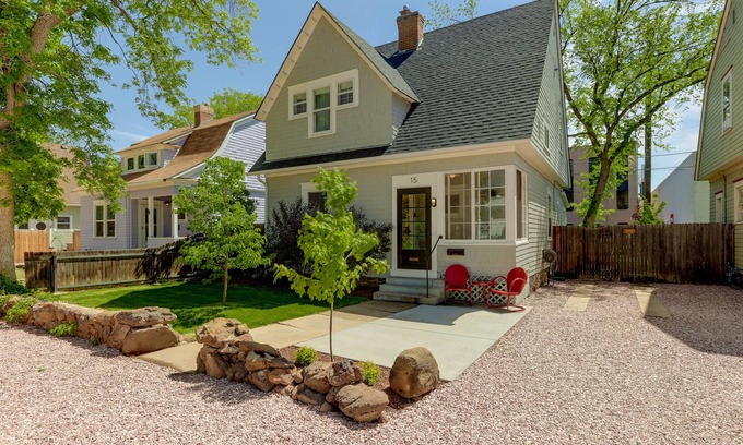 Central Colorado Springs House | BEAUTIFUL DOWNTOWN VICTORIAN