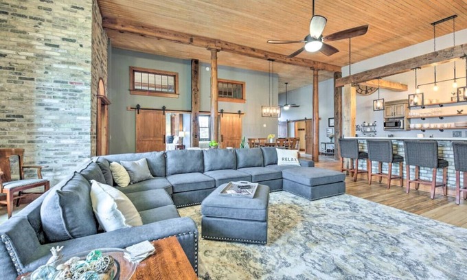 Historic Downtown Racine Condo | Beautiful Downtown Home - 2 Blks from Lake