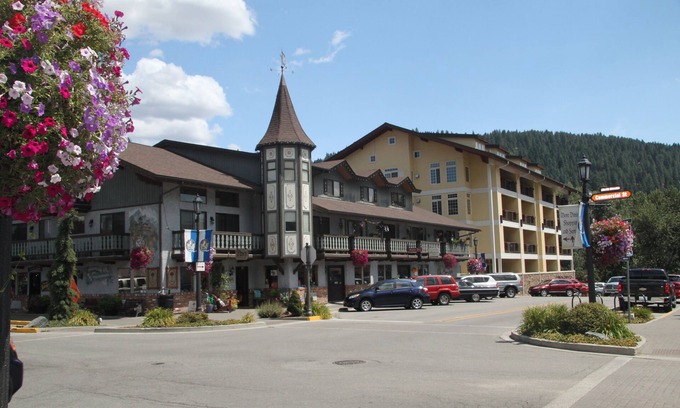 Leavenworth Condo | Beautiful Downtown Leavenworth Condo