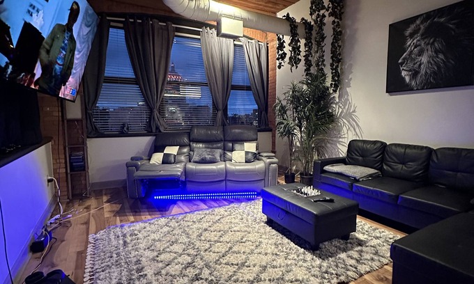 Central Business District Apartment | Beautiful Downtown loft with roof top