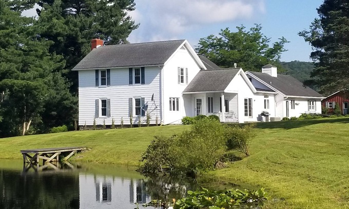 Salamanca Apartment | Beautiful Ellicottville Scenic Farmhouse minutes from Town!