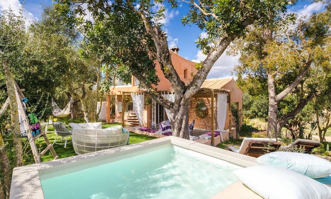Vilafranca de Bonany House | Beautiful private villa with A/C, hot tub, WIFI, TV, patio, pets allowed and panoramic view