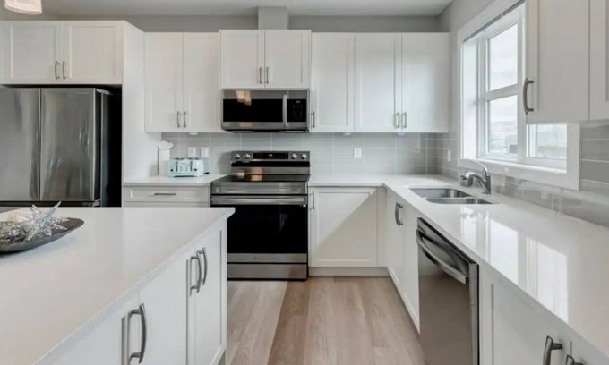 Cochrane House | Beautiful Executive Townhome