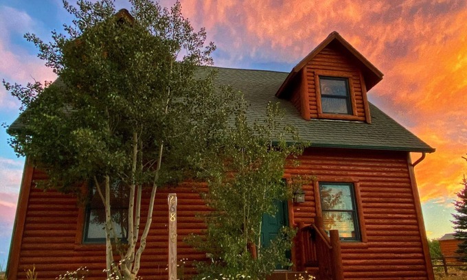 Fairplay Cabin | Beautiful Family Cabin for Fun Outdoor Adventure! Minutes from Breckenridge.