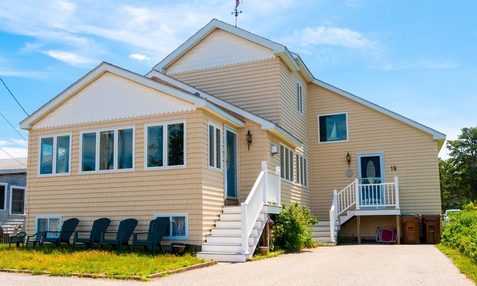 Southern Coast House | Beautiful Family Ferry Beach Retreat