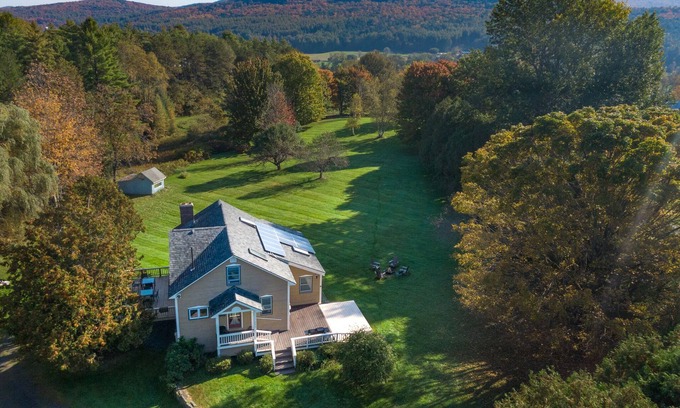 Waitsfield House | Beautiful Family Home Central to Mad River Valley