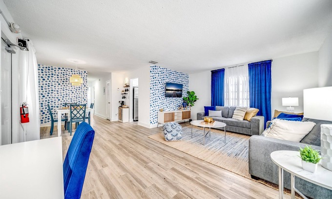 Survey Creek Condo | Beautiful Family Friendly Condo – Palm Wave Stays