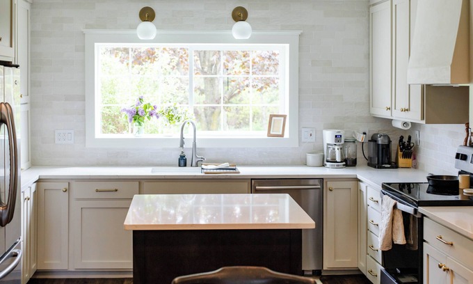 Black Wolf House | Beautiful Farmhouse- 4mi to EAA