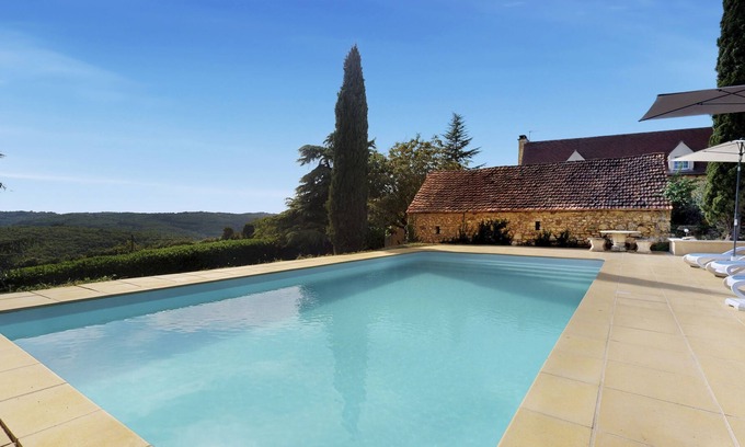 Daglan House | Beautiful farmhouse, adjoining cottage and swimming pool with lovely views