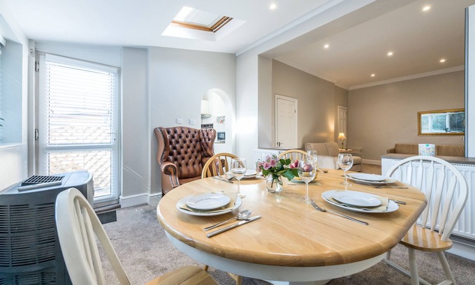 Brent Apartment | Beautiful Flat-12 minutes(tube)to Oxford Street,Accommodates up to 6
