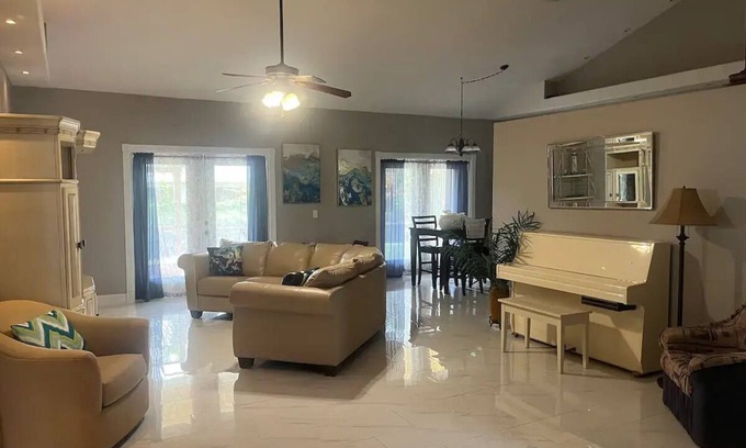 San Carlos Park House | Beautiful Florida Vacation Homenn