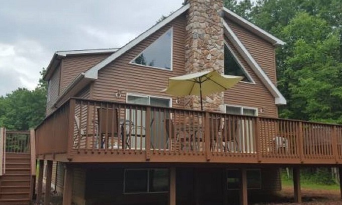Albrightsville Ski Chalet | Beautiful four season chalet in lake community with WIFI, Central Air