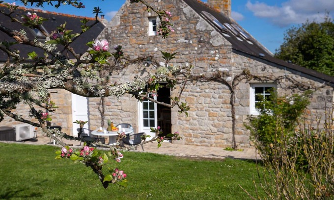 Loctudy House | Beautiful private villa for 4 guests with WIFI, TV, terrace and pets allowed