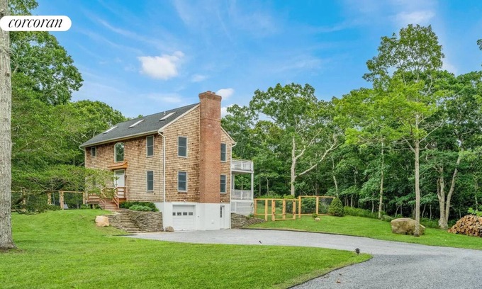 Amagansett North House | Beautiful freshly renovated Amagansett gem, very close to town and beaches!