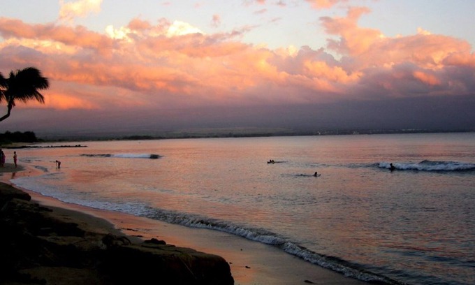 Maalaea Condo | Beautiful fully AC 2 BR/2BA Kanai a Nalu beachfront condo 20 ft from the waves