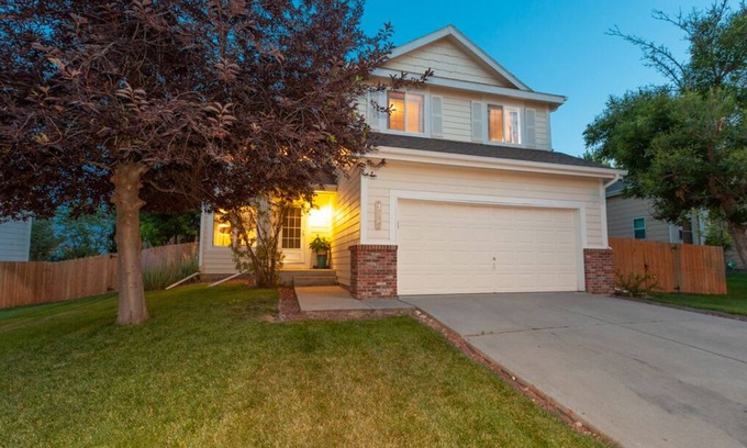 Fort Collins House | Beautiful fully furnished 4 bd with large deck, granite and yard with dog door