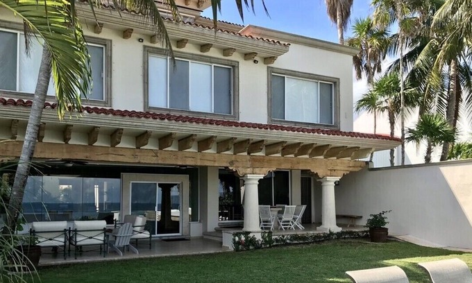 La Isla Villa | BEAUTIFUL FULLY FURNISHED MEXICAN BEACHFRONT VILLA