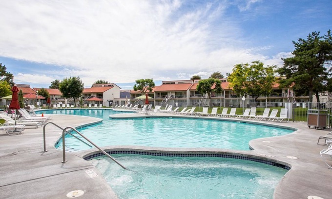 Quincy Condo | Beautiful Fully Remodeled Condo Sleeps 6-8
