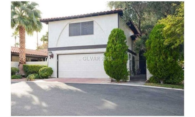 Rancho Oakey House | Beautiful gated community 4 bedroom 4 bath home located close to the Strip