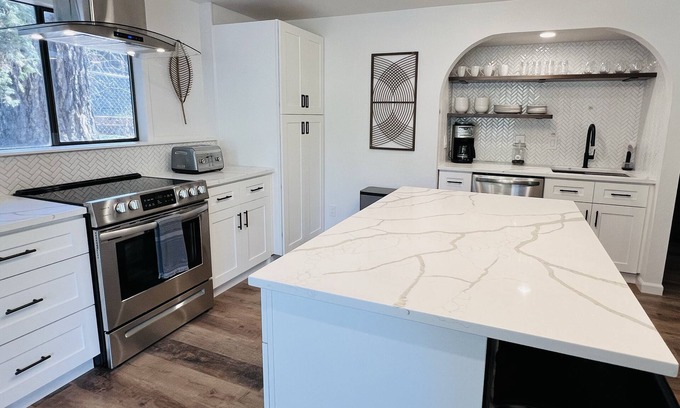 Coeur d'Alene House | Beautiful Golf Course Home CDA Nest