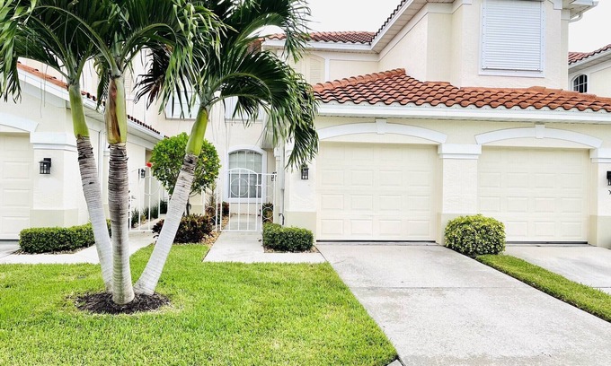 Iona Condo | Beautiful Golf Course View