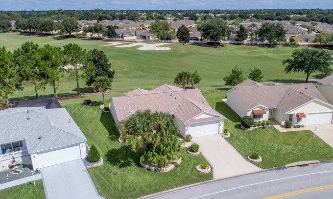 The Villages House | Beautiful Golf Front 3-2. All New Inside ! Cable , WI-FI and Golf Cart !