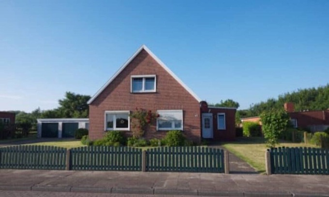 Borkum Apartment | Beautiful ground floor apartment with free parking