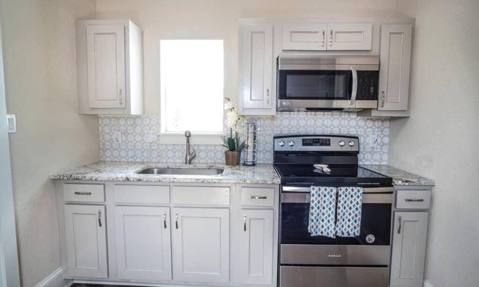 Near East Side House | Beautiful Guest House on New Built Home Near Downtown