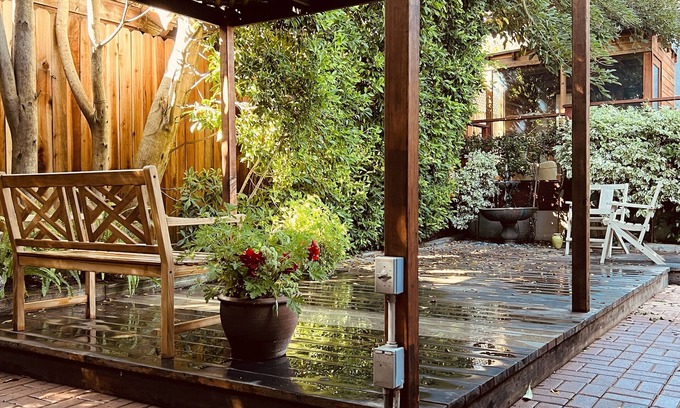 Norma Triangle Apartment | Beautiful Guest House with Zen-Inspired Private Garden in W Hollywoodnn