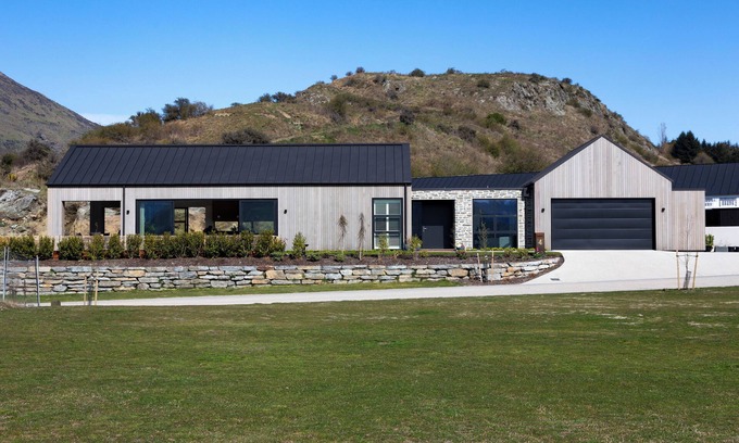 Lake Hayes House | Beautiful Haven| Luxurious Home | Queenstown | Stunning Central Location