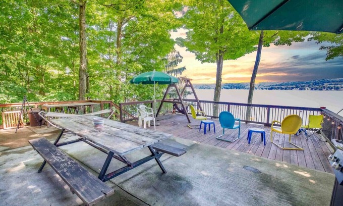 Skaneateles Cottage | Beautiful hidden gem on Otisco Lake!