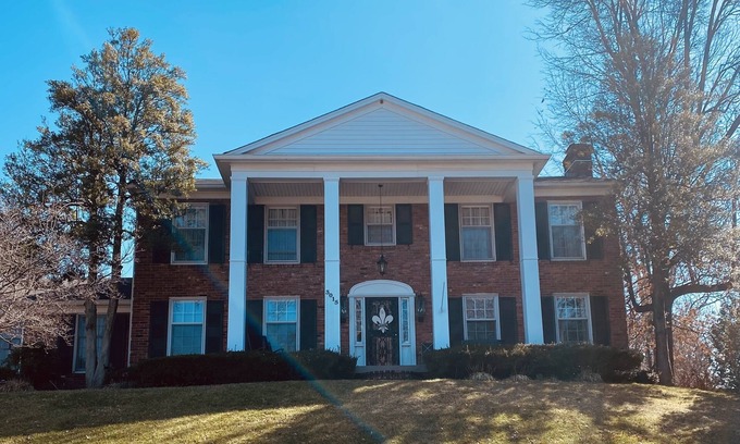 Gardiner Lane House | Beautiful Highlands Home Derby Weekend