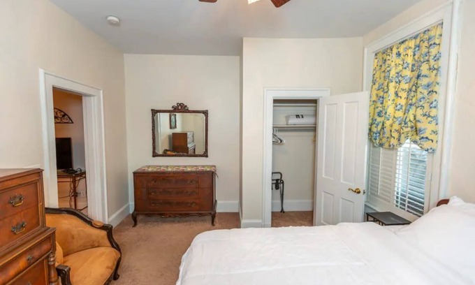 Glendale Apartment | Beautiful Historic Glendale1/1 Suite by Park w/Parking and Wi-fi Suite # 2