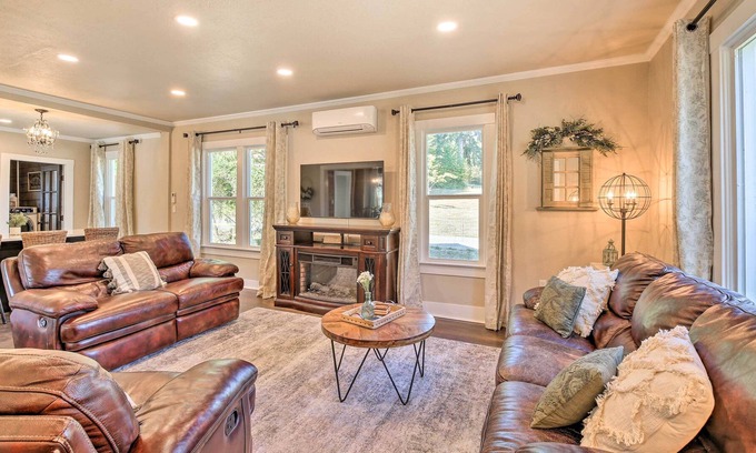 Mineral House | Beautiful Historic Home, Walk to Mineral Lake