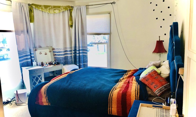 Los Feliz Apartment | Beautiful Historical Los Feliz- walking distance to so much!
