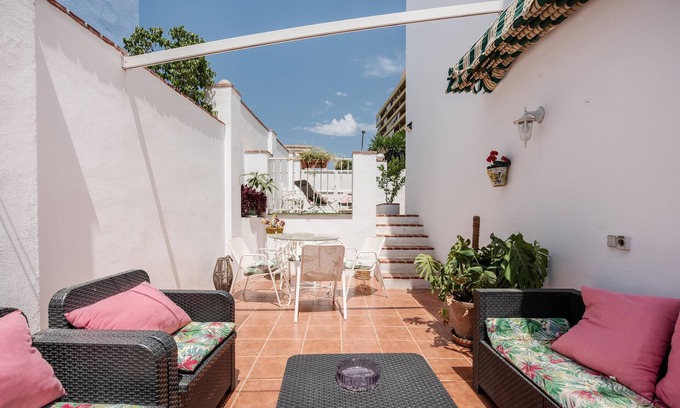 Torremolinos House | Beautiful Holiday Home “Casa Beramendi” with Wi-Fi