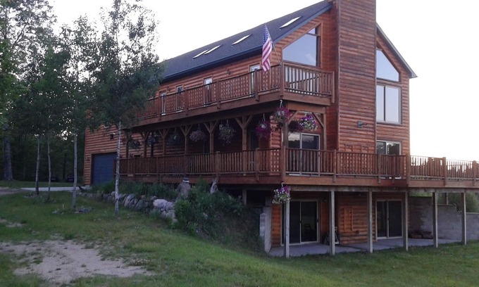 Comins House | Beautiful Home and property on 50 acres next to golf, amusement park & trails.