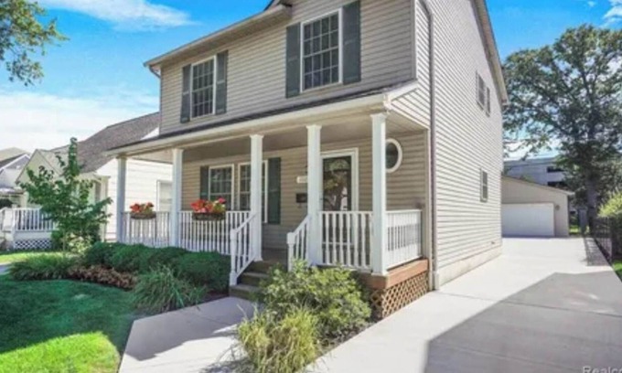 Drayton Plains House | Beautiful Home-Away-From-Home