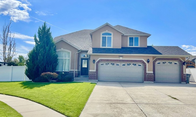 South Jordan House | Beautiful home, completely update, 6 bedrooms, 3.5 bathrooms and much more…