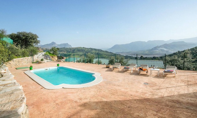 Algodonales House | Beautiful home in Algodonales with WiFi