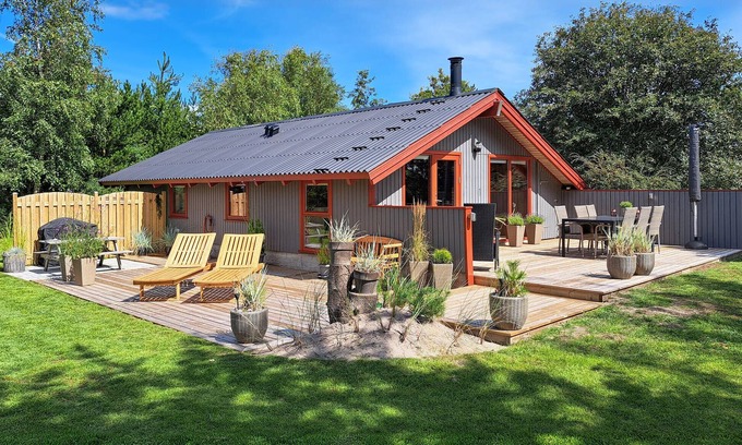 Blavand Strand House | Beautiful home in Blåvand with WiFi
