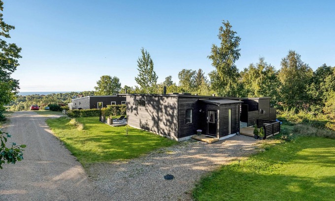 Femmøller House | Beautiful home in Ebeltoft with kitchen