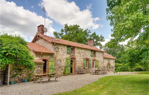 Nieul-le-Dolent House | Beautiful Home In Nieul Le Dolent With Wifi