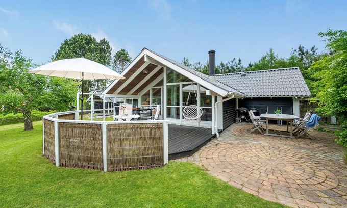Grenaa House | Beautiful home in Grenaa with sauna