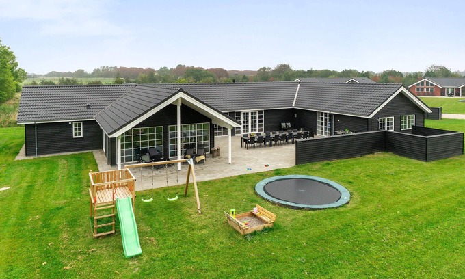 Grenaa House | Beautiful home in Grenaa with sauna