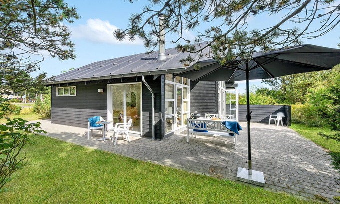 Grena Strand House | Beautiful home in Grenaa with kitchen