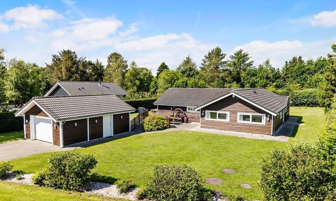 Hou House | Beautiful home in Hals with sauna