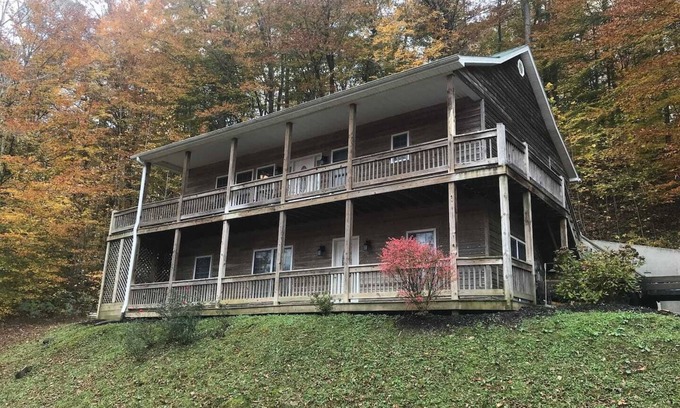 Sloans Valley House | Beautiful home in Lake Cumberland Resort