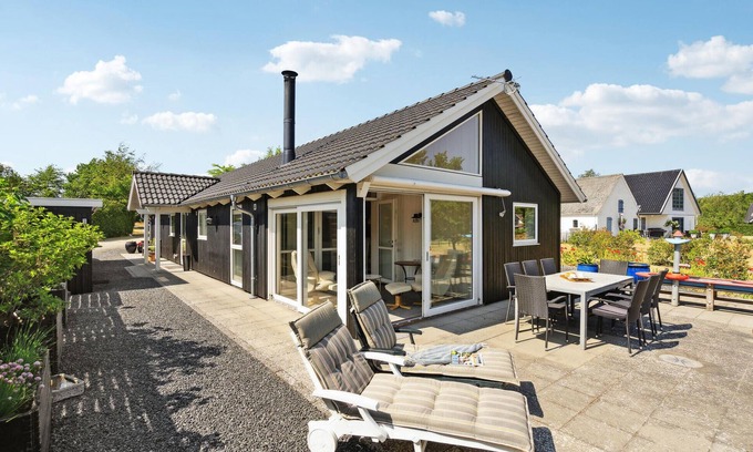 Faldsled House | Beautiful home in Millinge with WiFi