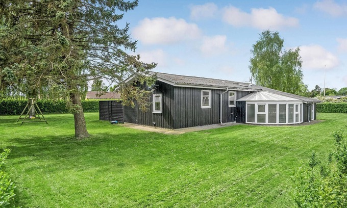 Hasmark Strand House | Beautiful home in Otterup with sauna